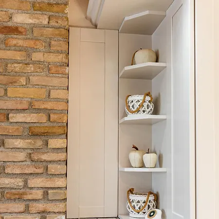 Han's Maisonette * 波多河丽